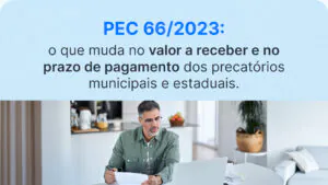 Homem segurando papel e observando informações em seu computador, representando a procura por informações sobre a pec 66