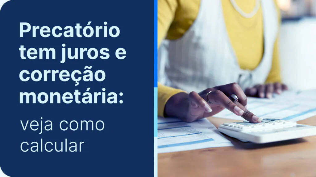 Mãos analisando papéis e fazendo cálculos em calculadora, ilustrando o tema precatório tem juros e correção monetária